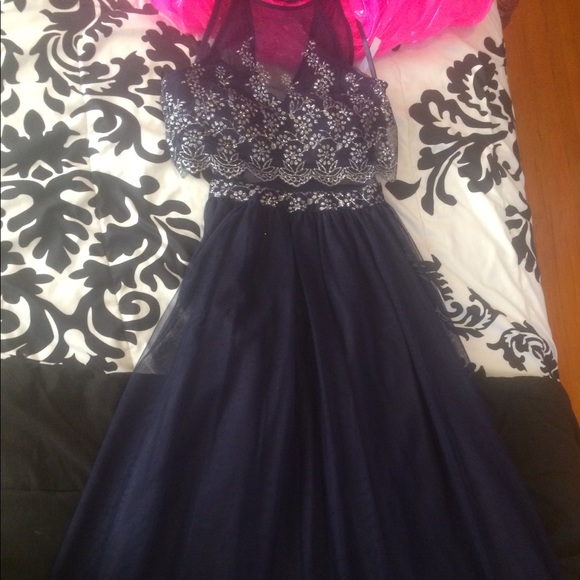 PROM DRESS - Picture 2 of 3